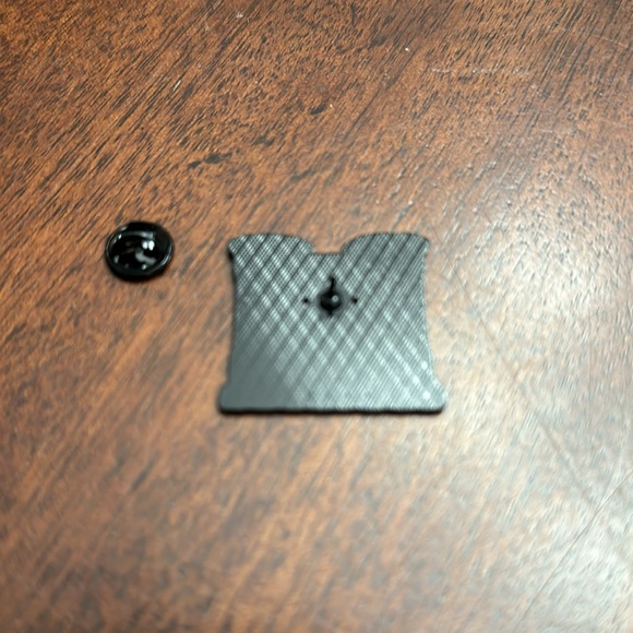 Harry Potter Hogwarts Ollivanders Wand Shop Enamel Pin NWOT - Picture 4 of 7